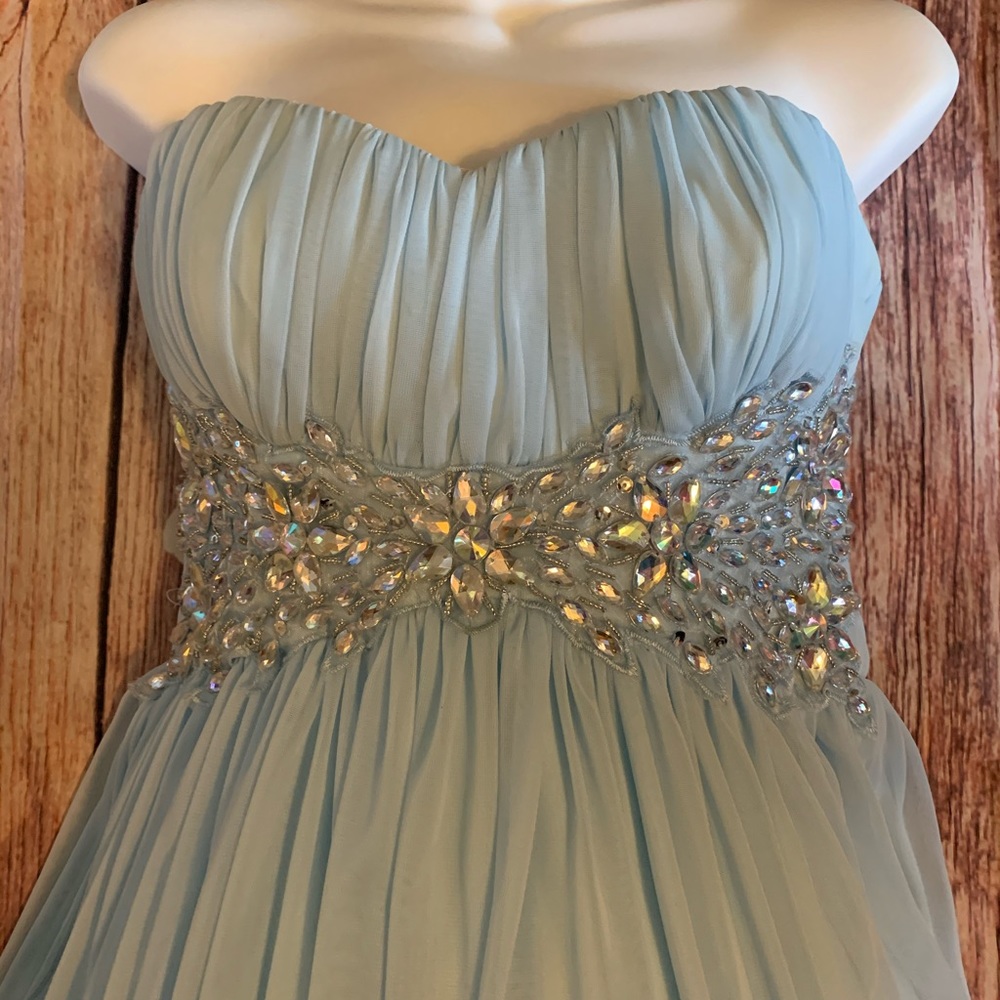 Formal Gown - Picture 2 of 5